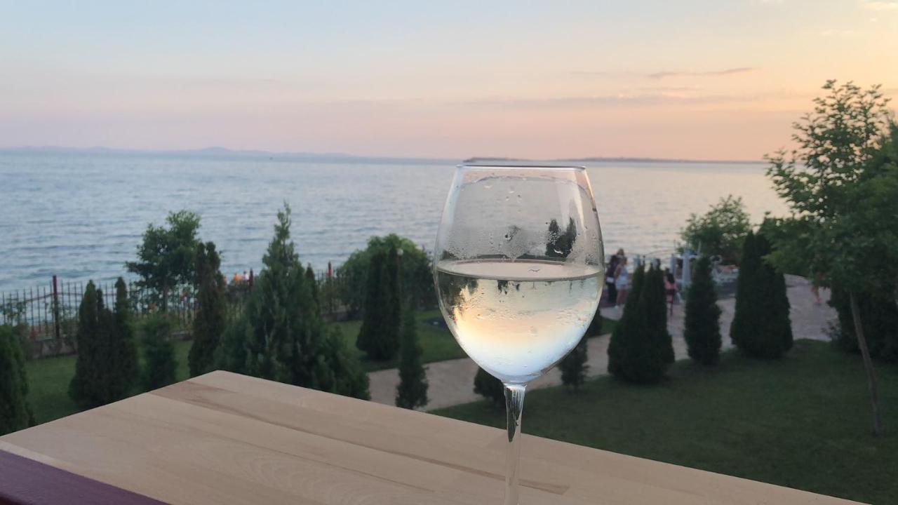Beautiful Apartment Right By The Sea, Sveti Vlas Εξωτερικό φωτογραφία